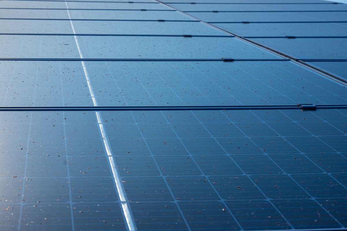 帮我做一个关于应用B2B2C电子商务模式的物理法废旧光伏回收公司网页首页