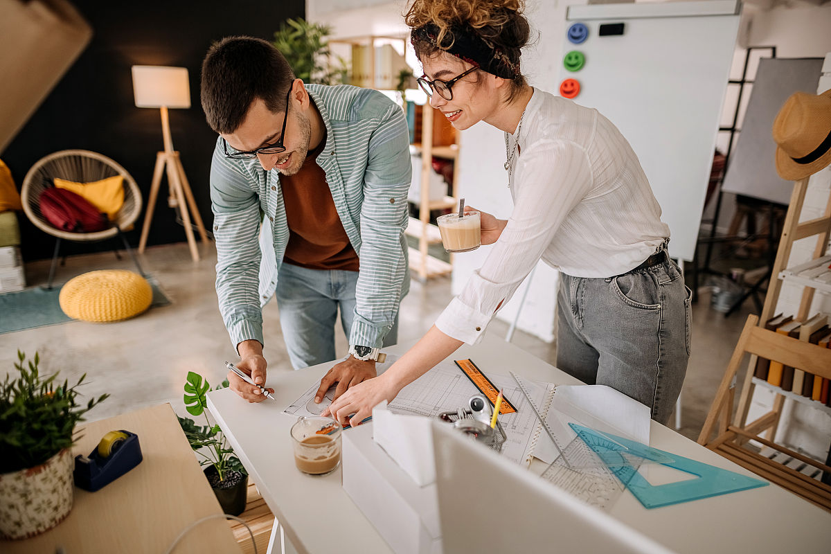 PRADA定制服务体验活动：个性化设计，亲手制作，品牌互动