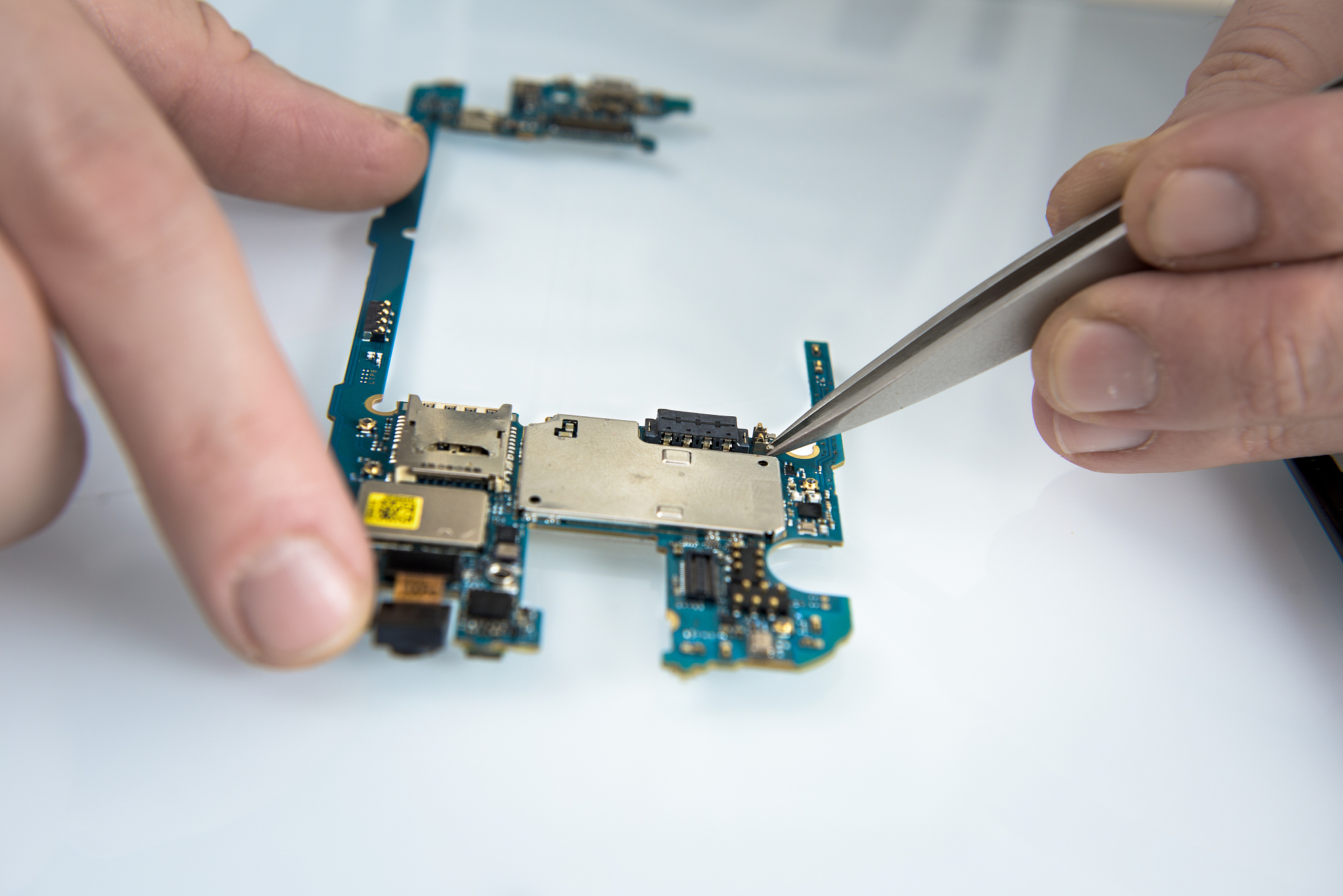 手机屏幕出现格子线？快速解决方法！