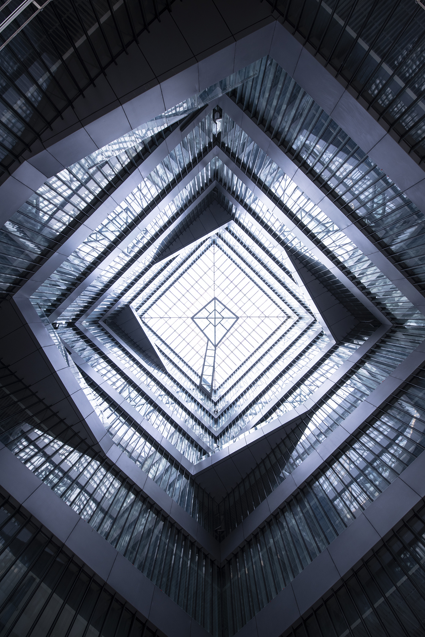 超平面：理解高维空间中的分隔线