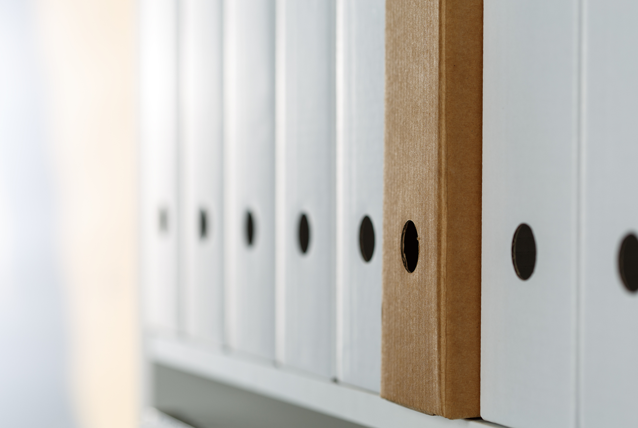 请帮我写一个有关于青年榜样的视频脚本时长7分钟左右