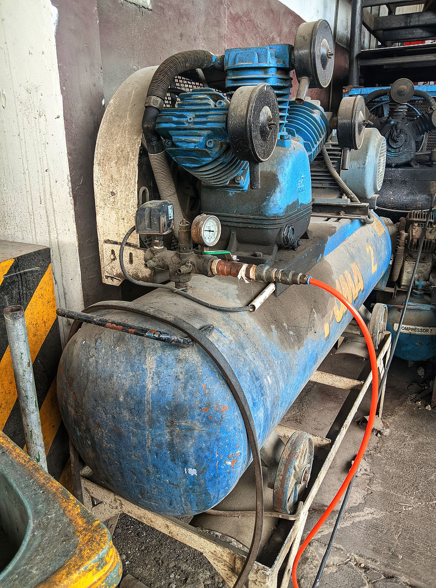 挖掘机保养指南：延长设备寿命的关键技巧