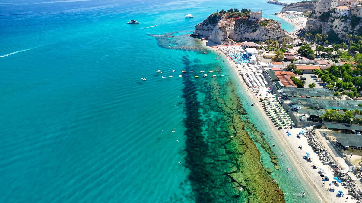 北部湾茅尾海滨海湿地信息提取Sentinel-2随机森林特征选择 翻译为英文