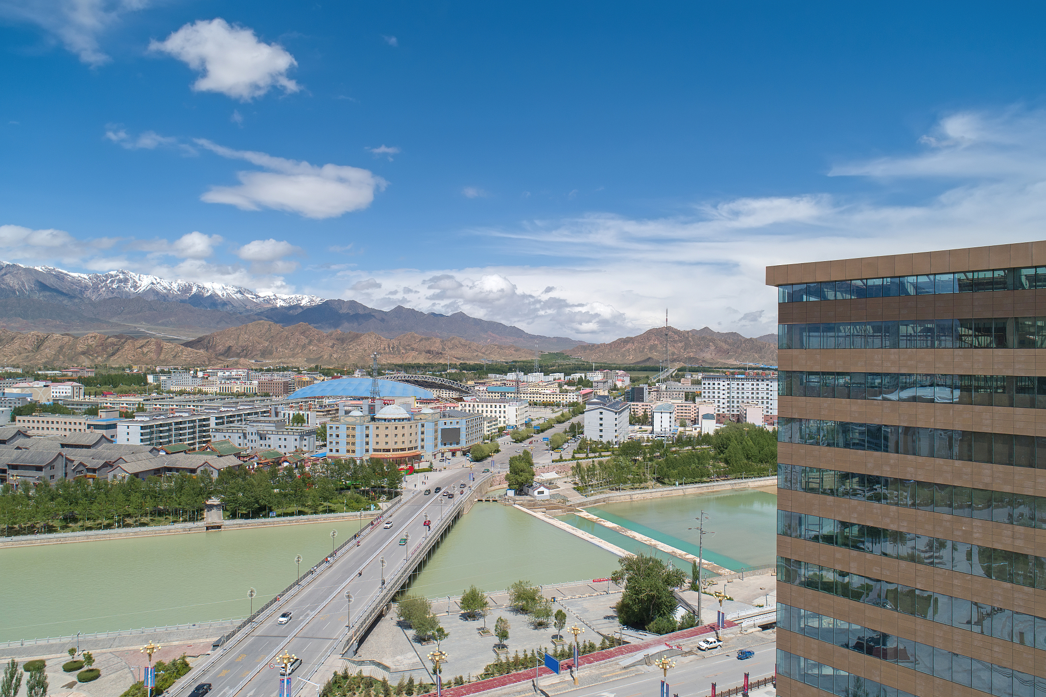 航拍德令哈城市风光