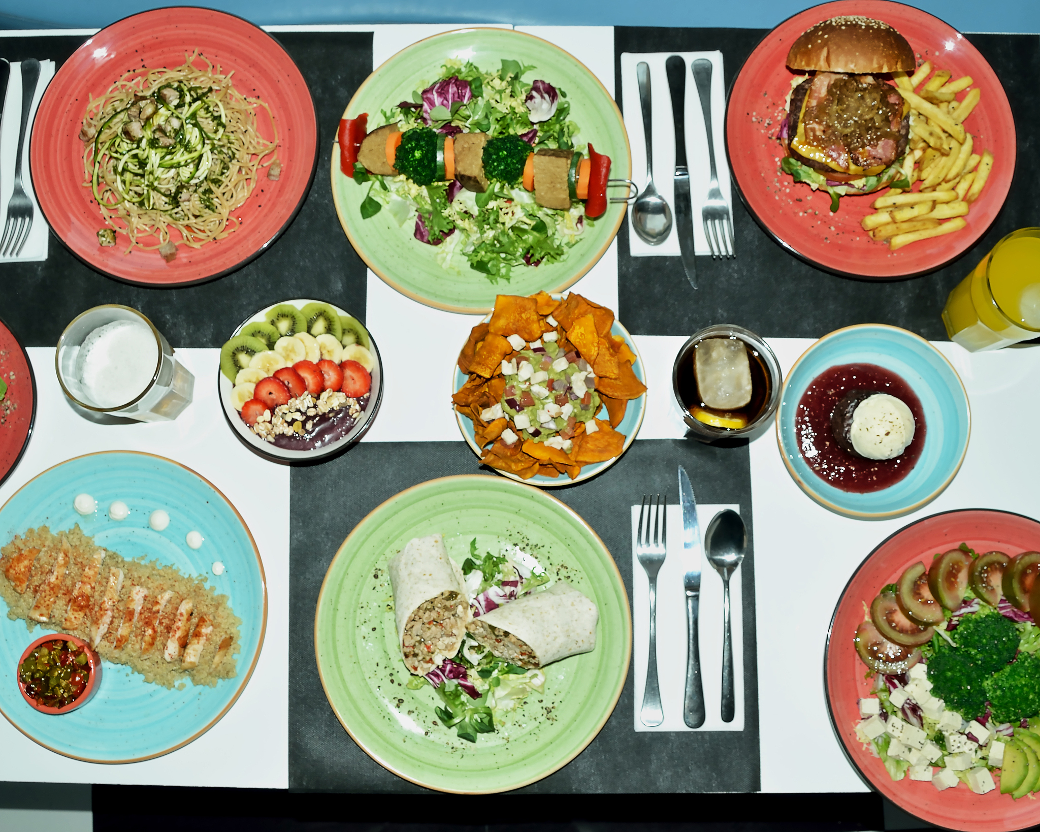 以Healthy Eating How to Cook Low-Calorie Dinners主题写一篇不少于1500字的英文文章并提炼3个关键词。