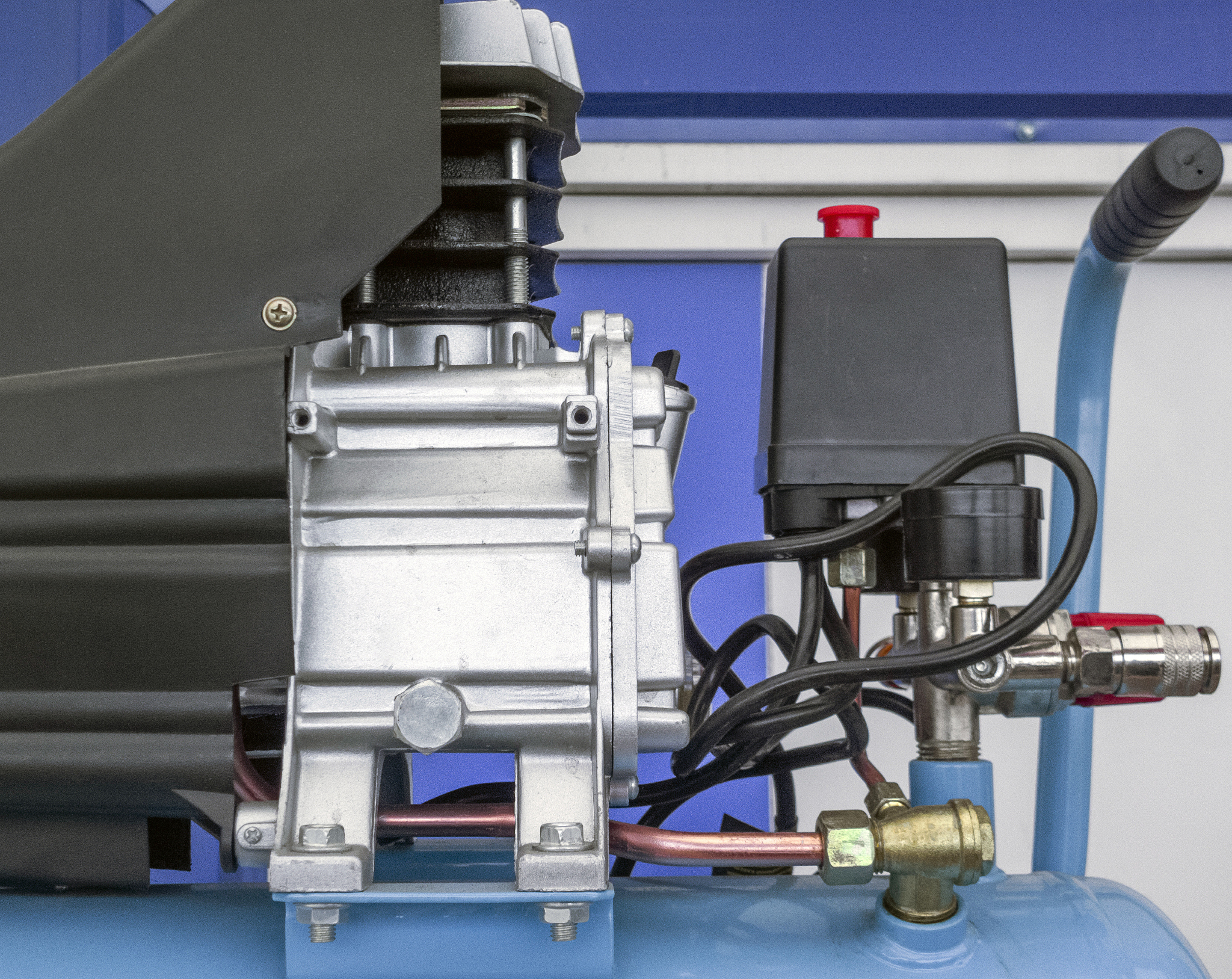 组成系统的液压泵和液压马达他们各个参数有什么联系哪些相等