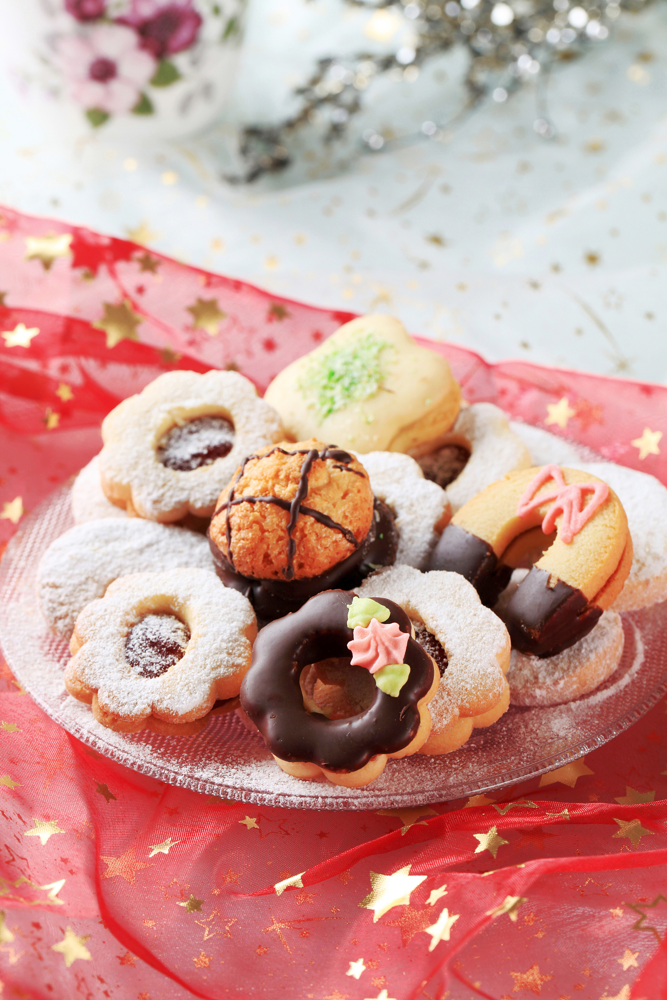 variety of christmas cookies