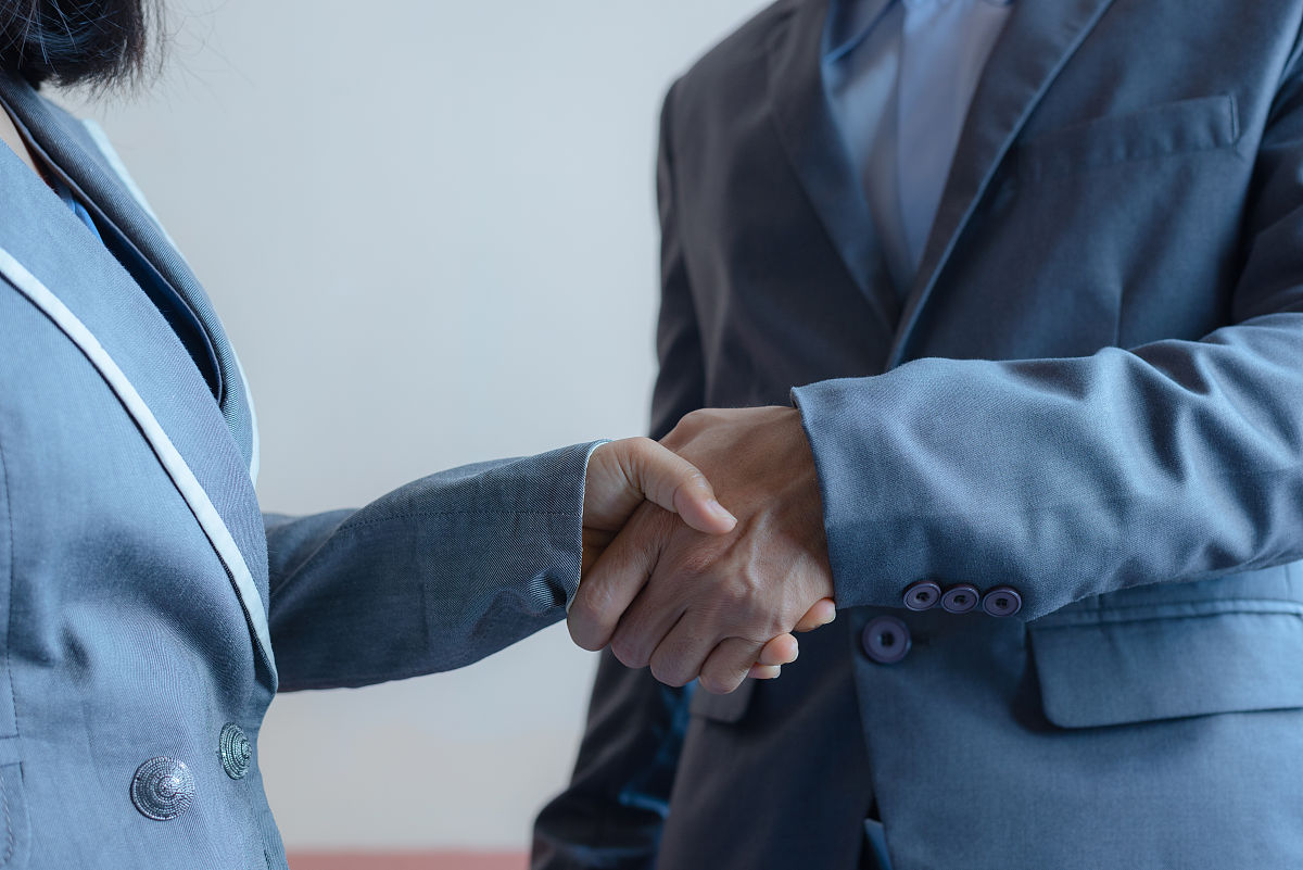 对于握手礼仪、仪表礼仪、举止礼仪的观后感400字