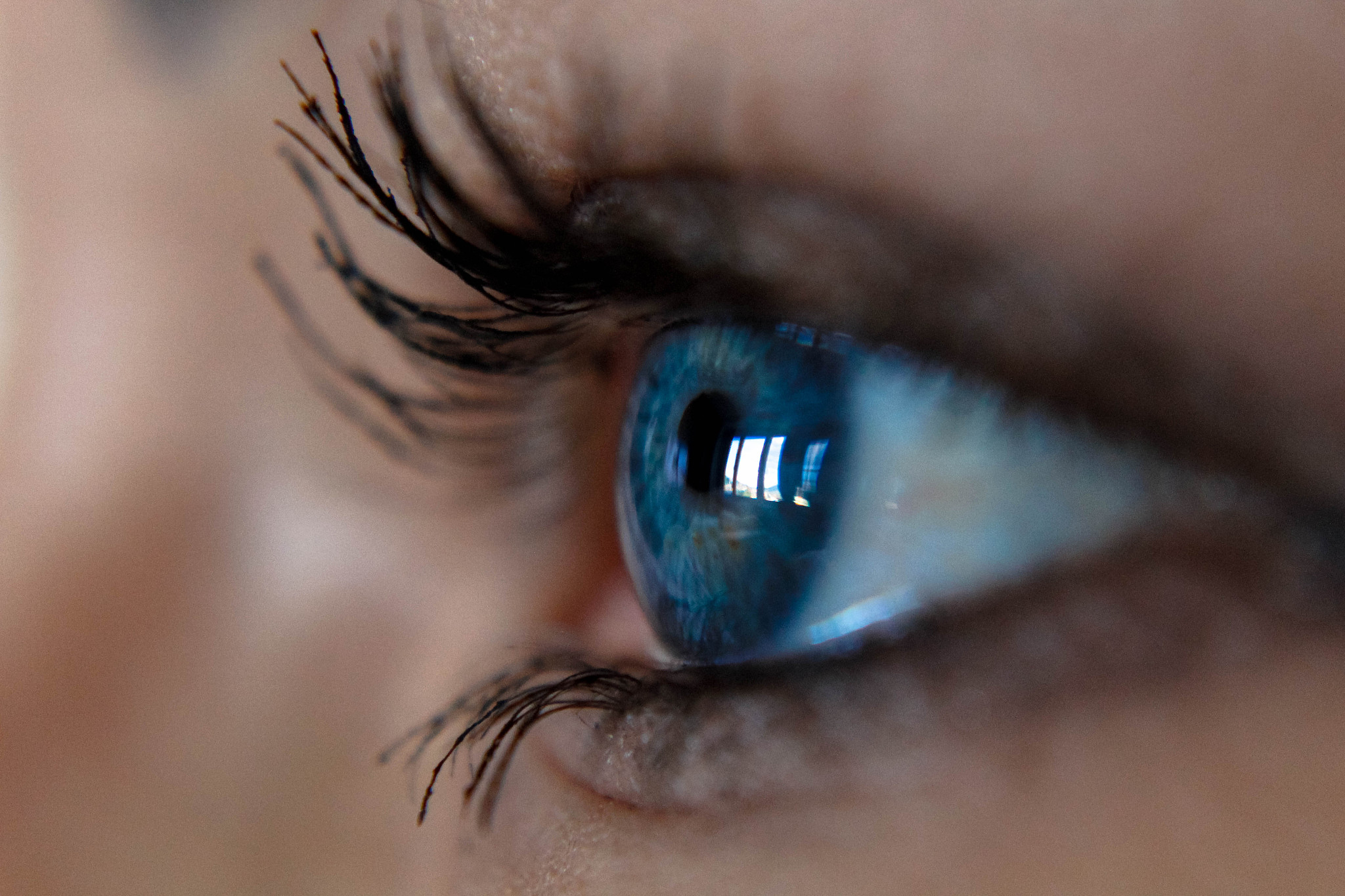 blue eye with reflection