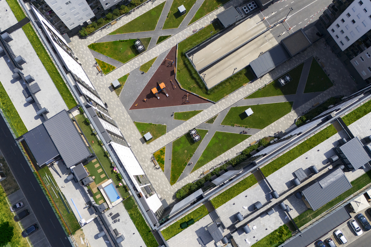 with the city keeping its carefully build system of ring road 把括号里的填正确形式