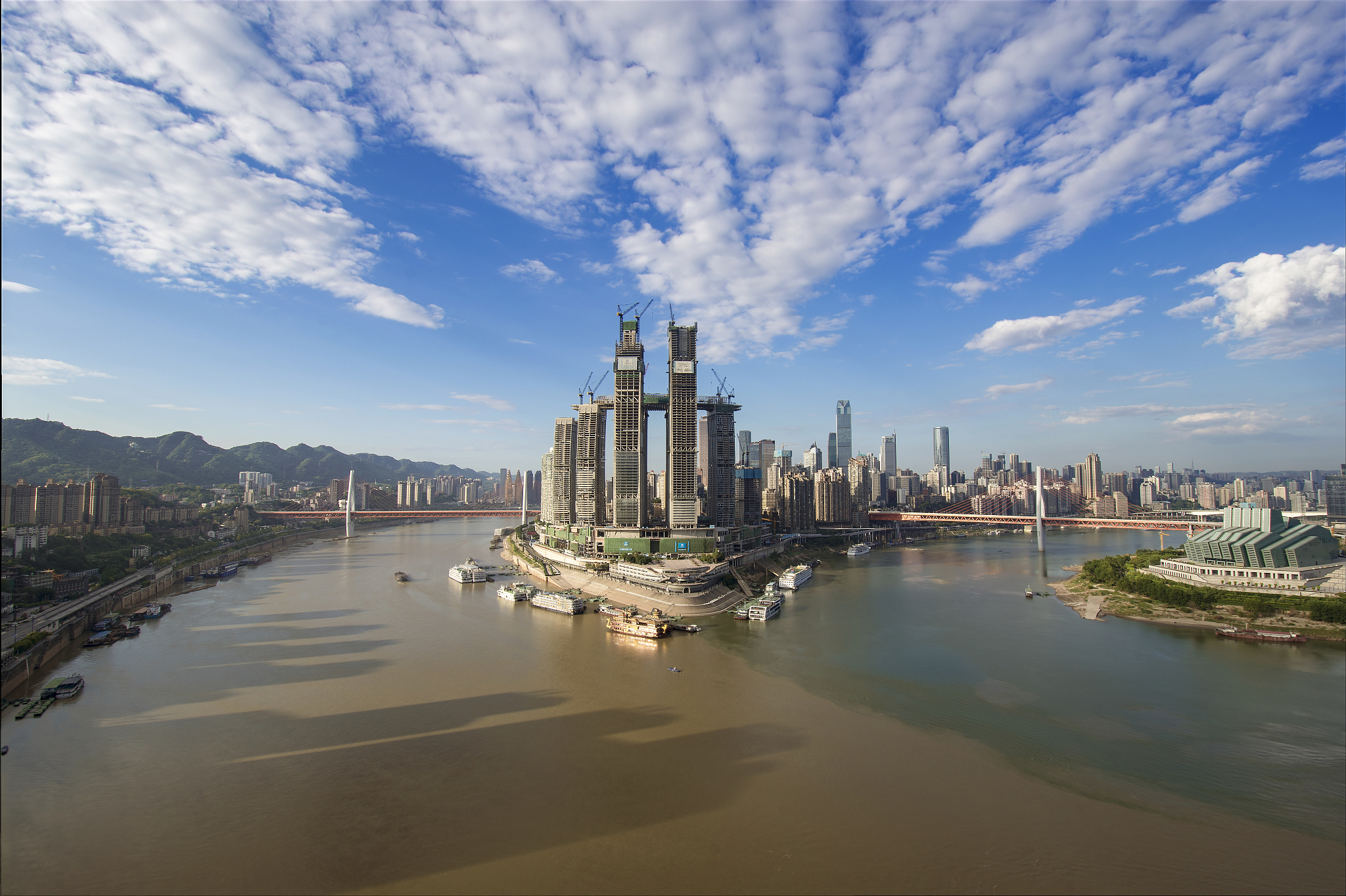 请帮我写1篇600字博客文章主题是：朝天门码头