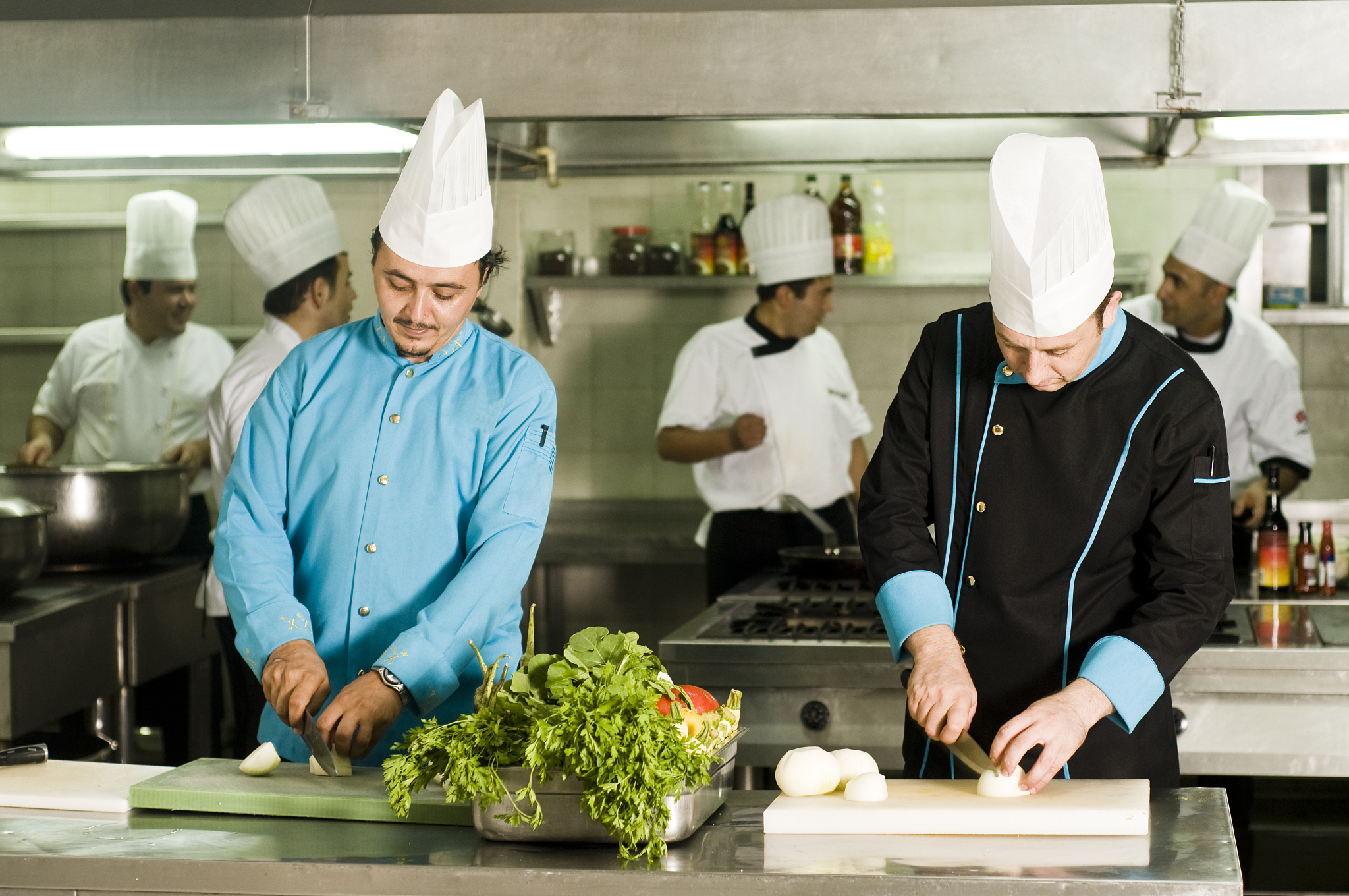 兰州中专2023年招生专业一览：机械制造、电子信息、旅游管理等