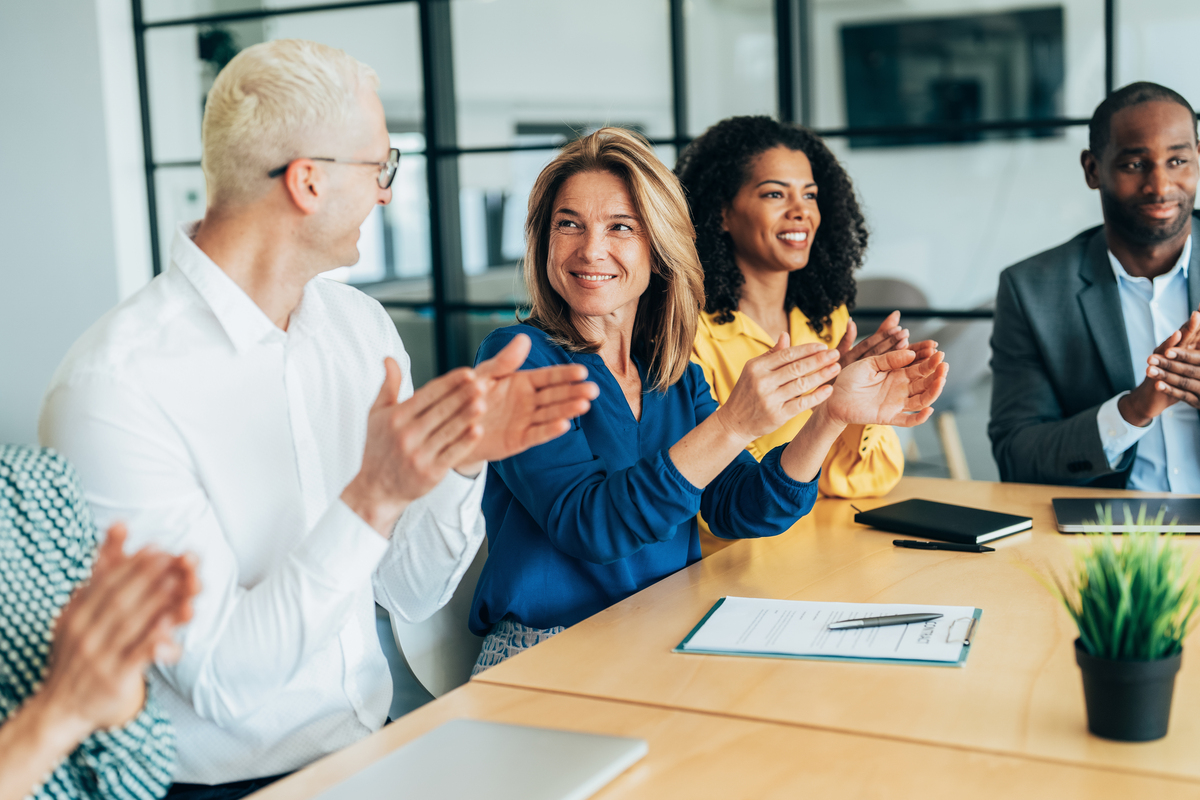 以如何在职场中建立良好的人际关系为题写一篇1200字文章