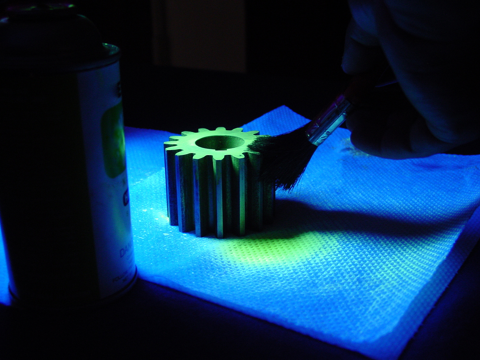 润色一下内容可以通过调换语序词汇以及表达方式：光固化过程产生的长寿命氧鎓离子活性种可在加热过程中继续诱导环氧树脂完成固化经过120 ℃、2 h的后固化打印构件的拉伸性能由50 MPa上升至60 MPa