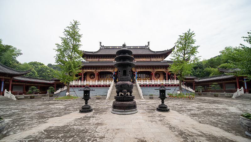 浙江省绍兴市上虞曹娥江畔-东山景区,东晋名士谢安隐居于此