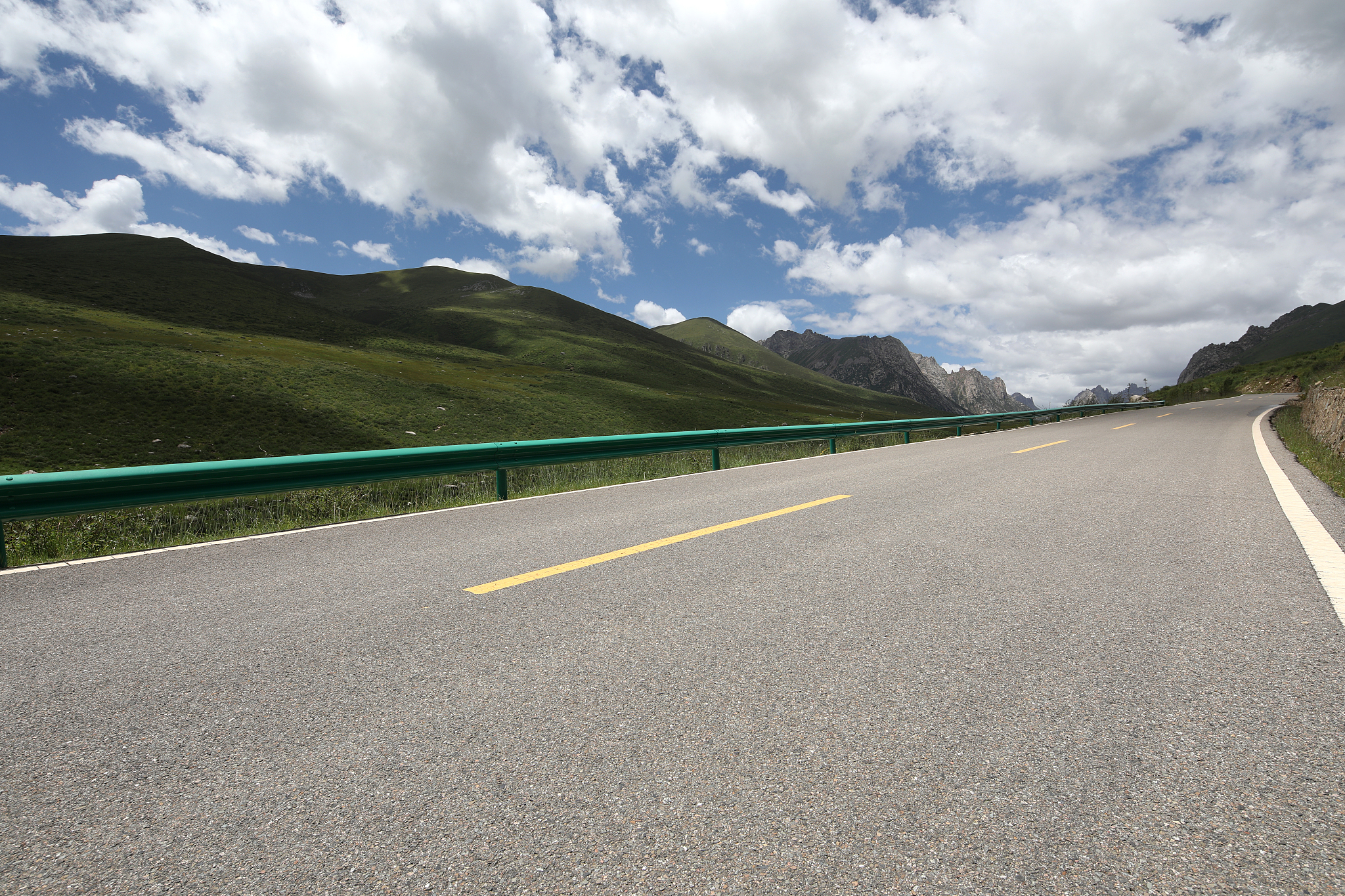 歌颂公路人文章的 题目