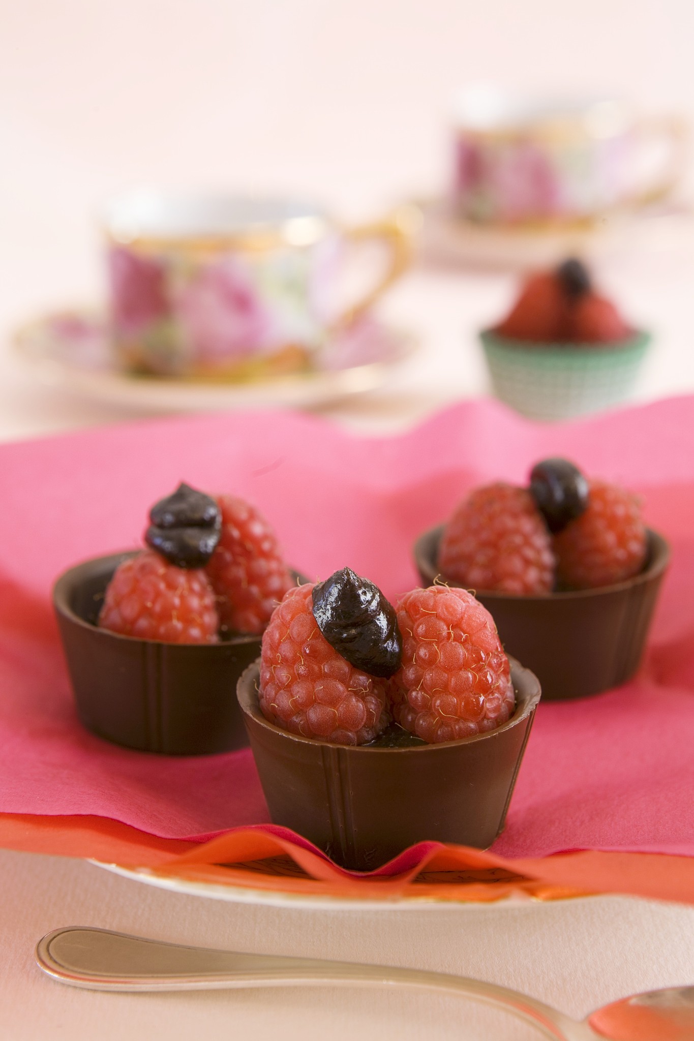 mini chocolate bowls with raspberries and ganache