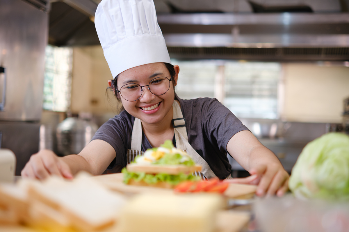 武冈市职业中专学校西餐工艺专业：培养西餐烹饪人才，开启你的餐饮梦想