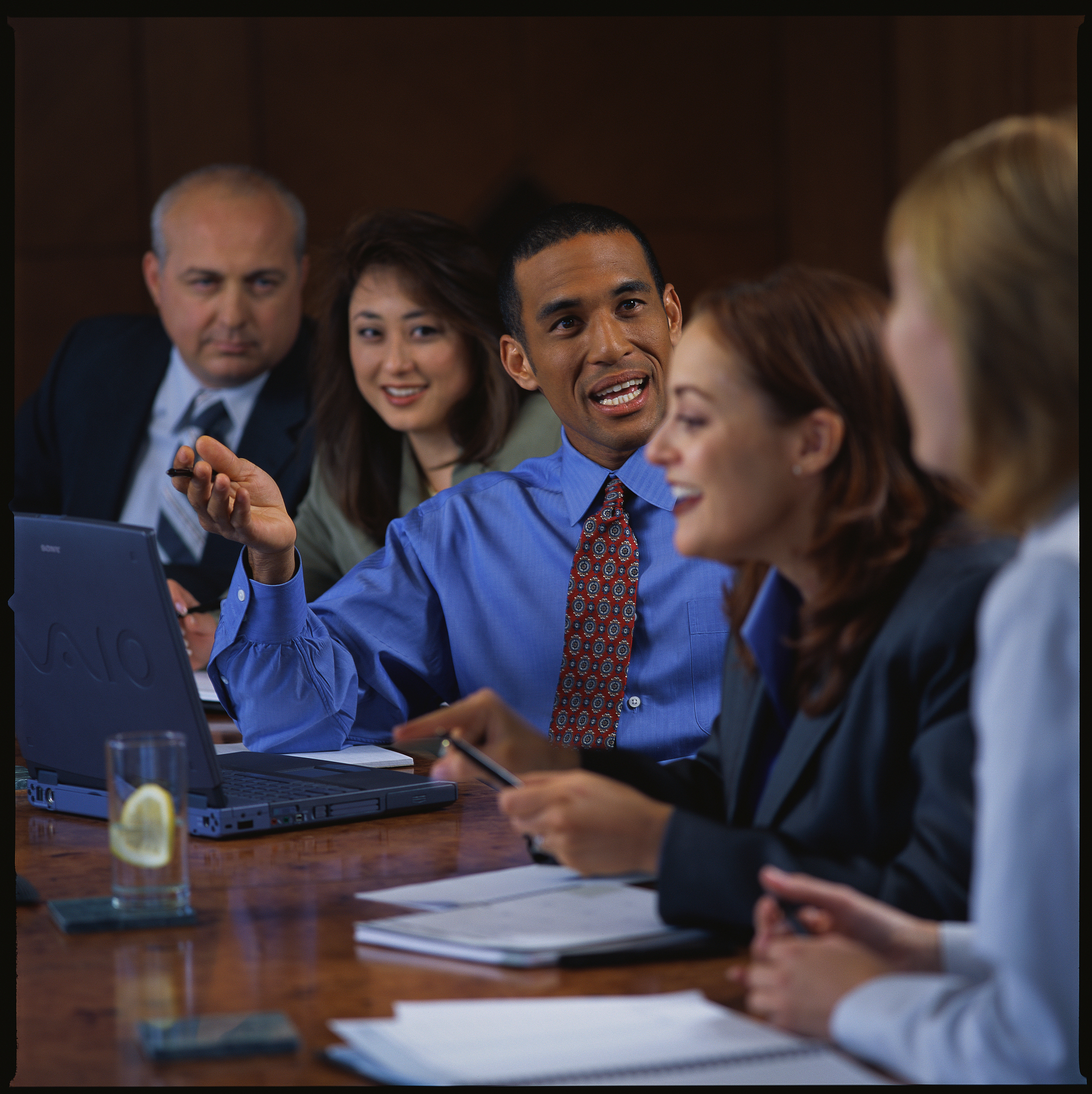 翻译是什么？ - 了解翻译的定义、类型和应用