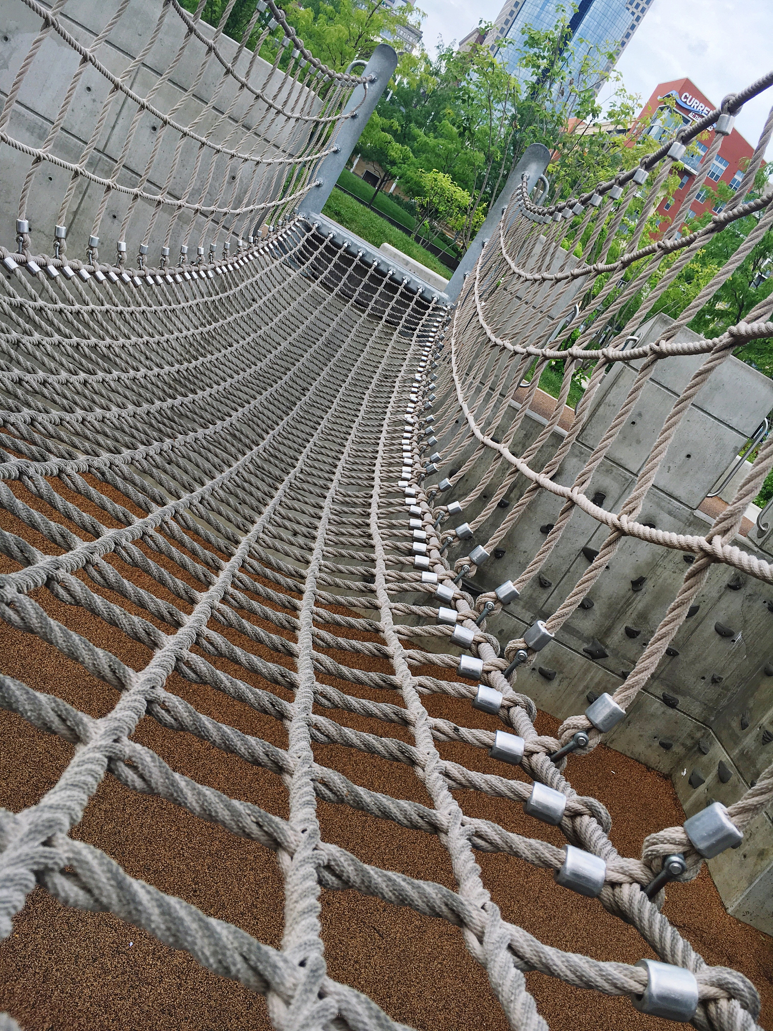 地面绳网展开系统设计方案：快速展开绳网，助力救援行动