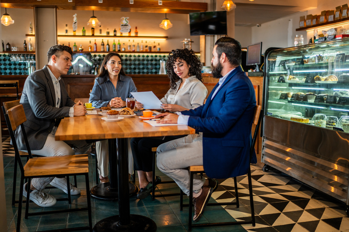 To increase the number of customers at Gordons restaurant Craig needs to provide advice Since he cannot always be present Craig gives his deputy chef Saskia more authority to manage the daily operatio