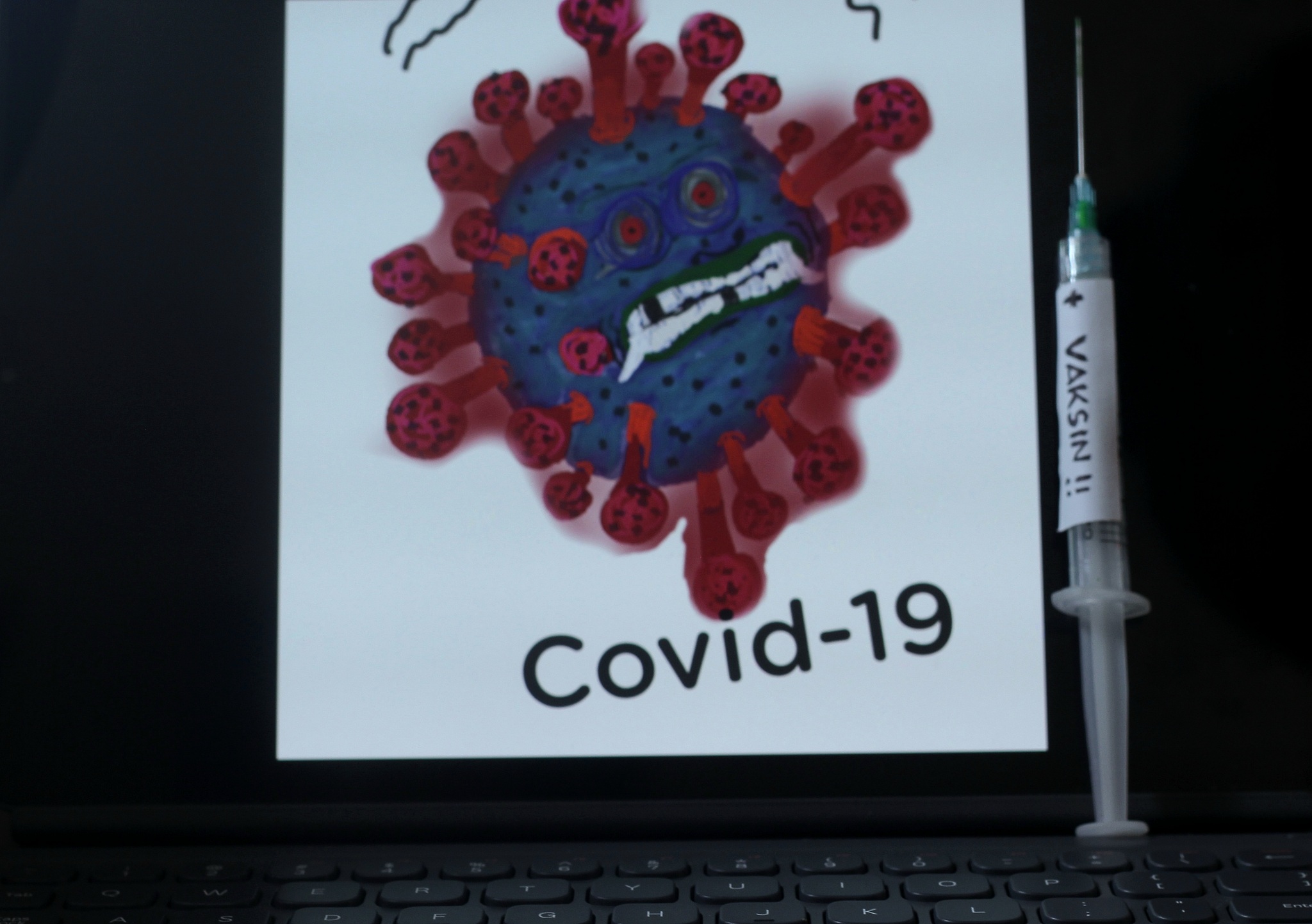 下面这段话根据你所掌握的有关新冠疫情以及医院感染有关的知识有没有更好的写法请帮助润色修改并补充以便能够用于论文：新型冠状病毒COVID-19的爆发对全球造成了巨大影响包括对医疗保健系统的挑战。在这样的背景下医院感染的防控变得尤为重要。医院感染是指。。。。。医院感染严重影响患者的治疗效果和康复时间还可能导致疾病的恶化和死亡。 鉴于医院感染的严峻形势医疗机构和卫生部门都在积极采取措施以降低感染率。在这