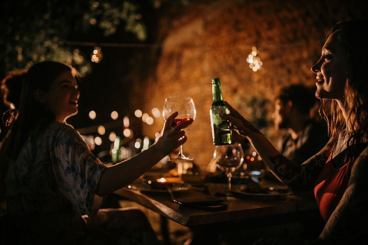 有什么书中的句子讲述身边没有真正的朋友都是酒肉朋友