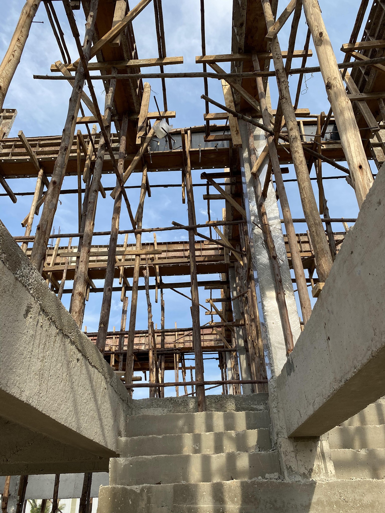 静定结构内力分析与实际工程应用：案例分析