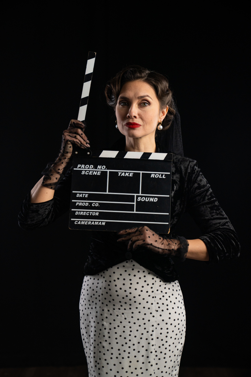 1200字关于电影中的演员和导演如何塑造角色和创造艺术品？