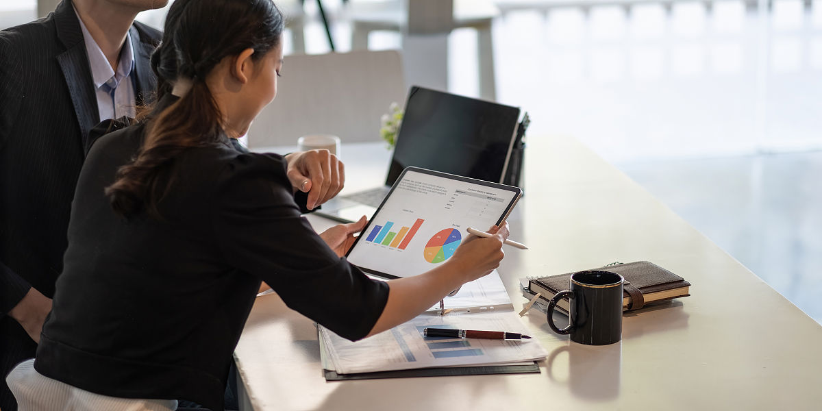 一会计工作的感受在实习期间我深刻感受到会计工作的重要性和复杂性。会计工作需要准确、真实、完整的财务信息以满足企业管理和决策的需要。同时会计工作也需要深入掌握会计知识和技能以应对企业日益复杂的财务活动。帮我扩写一下不少于2000字