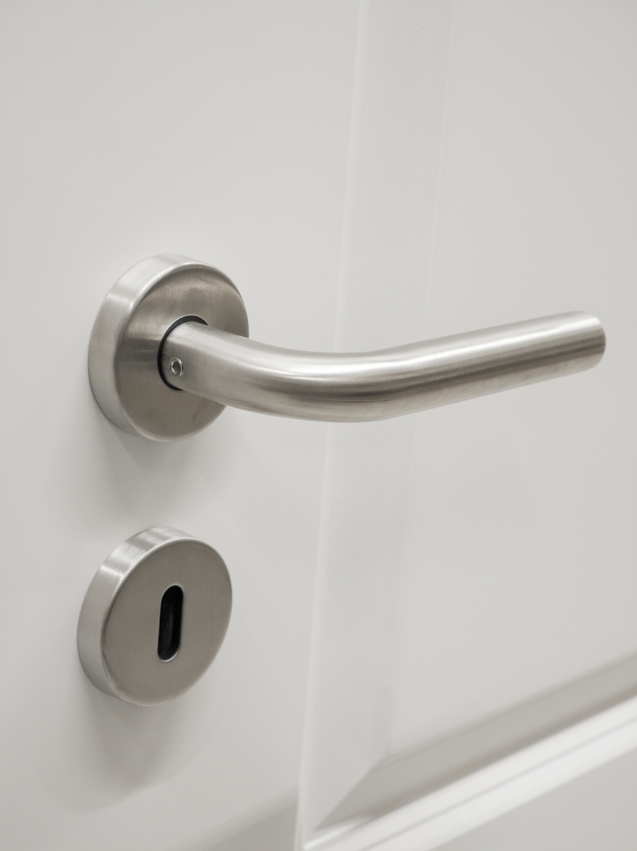 圆把手门锁内侧按下后，外侧钥匙打不开？解决方法！