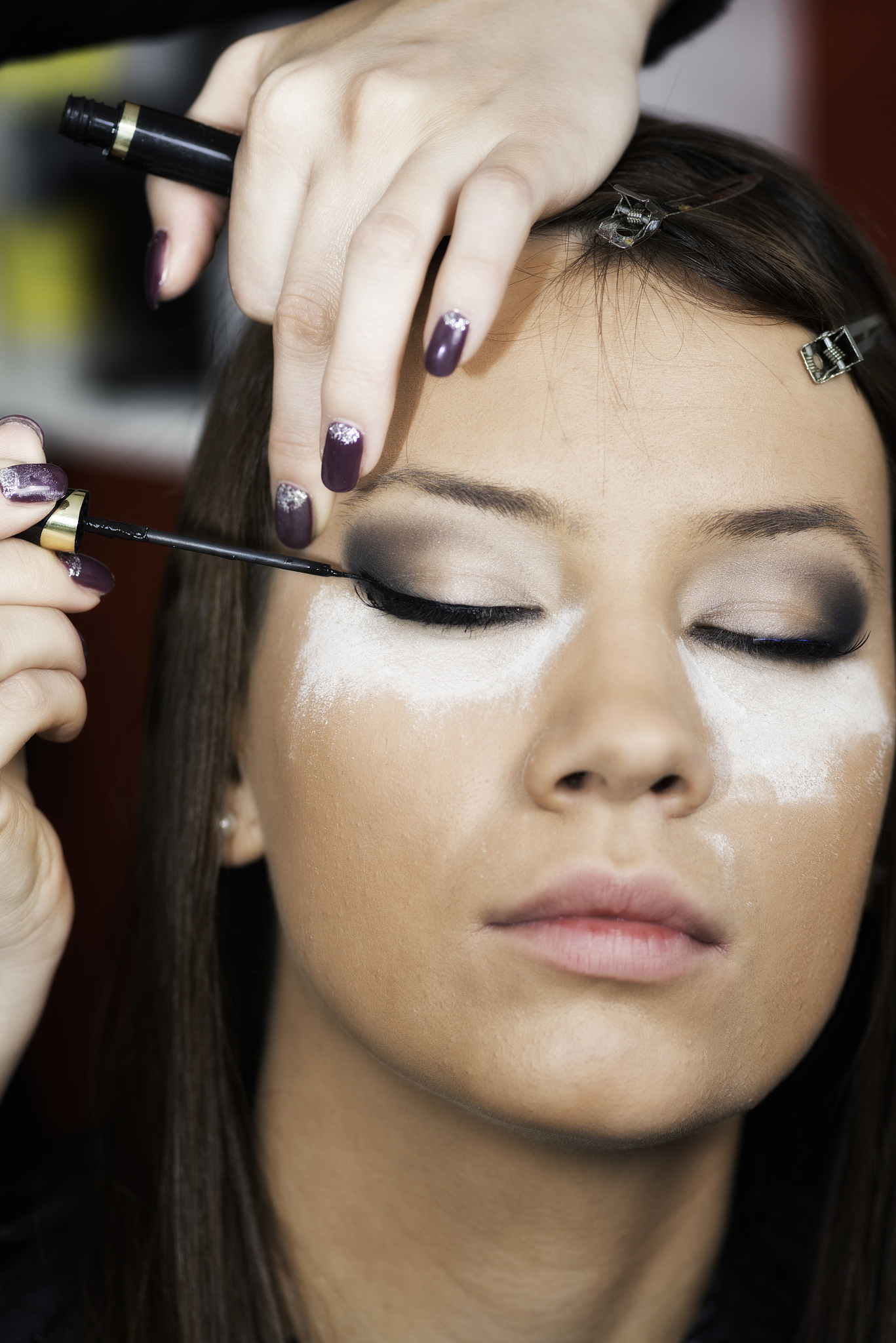 根据这个标题：化妆技术怎么学才能学好生成一段正能量的文章