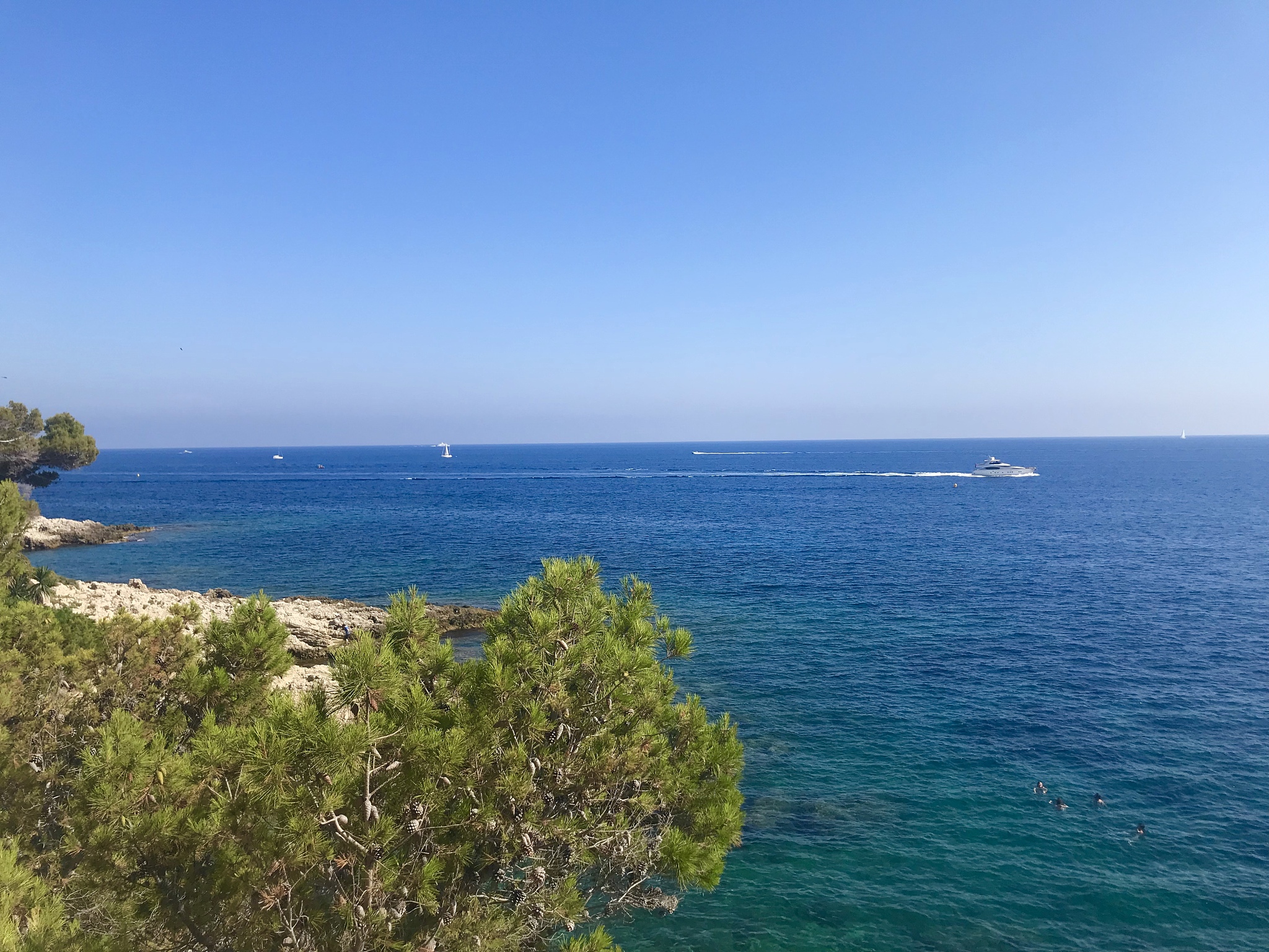 sea and horizon scenic view