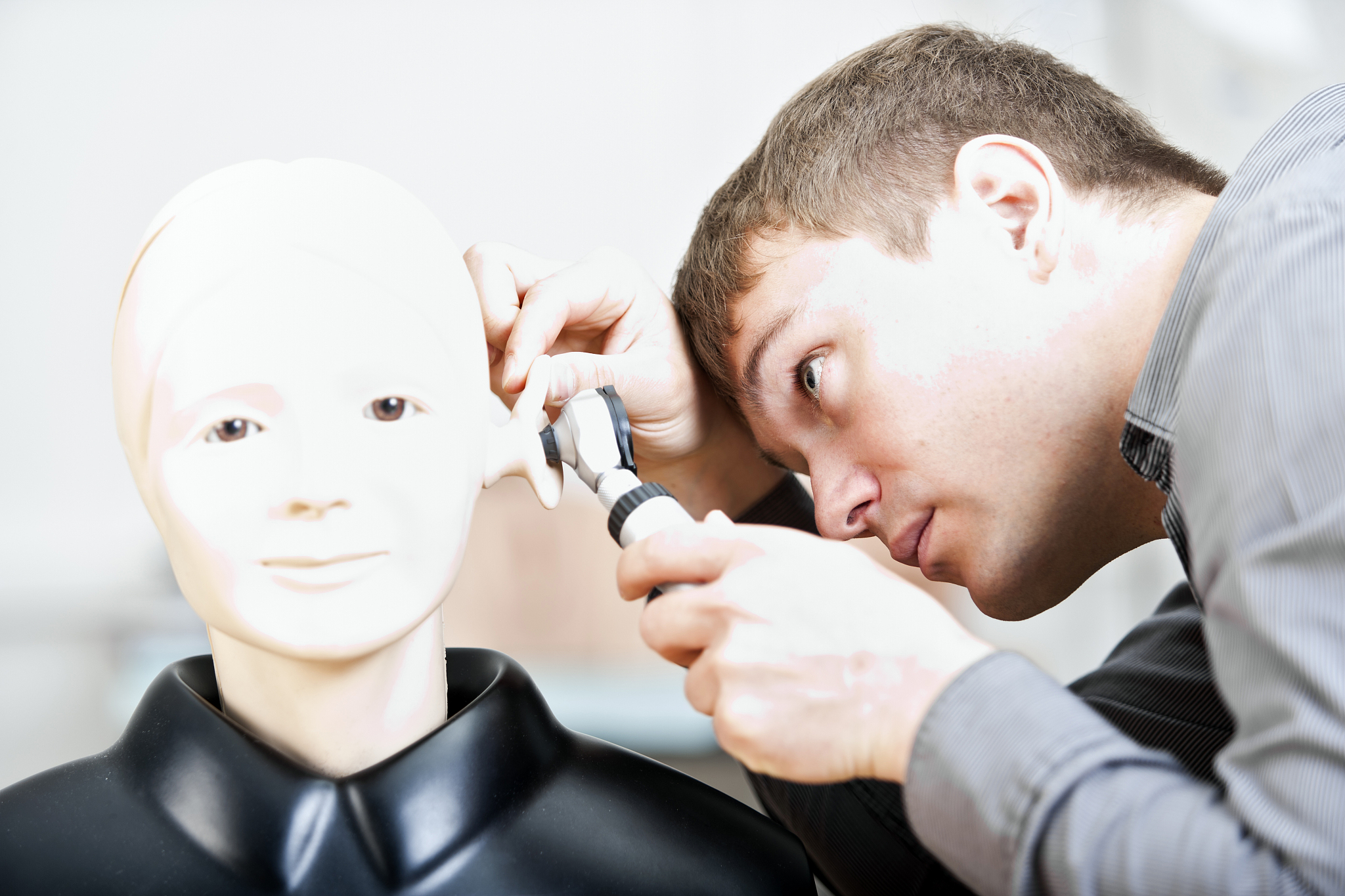 急性扁桃体炎并发症：中耳炎、鼻窦炎、脑膜炎的观察与治疗