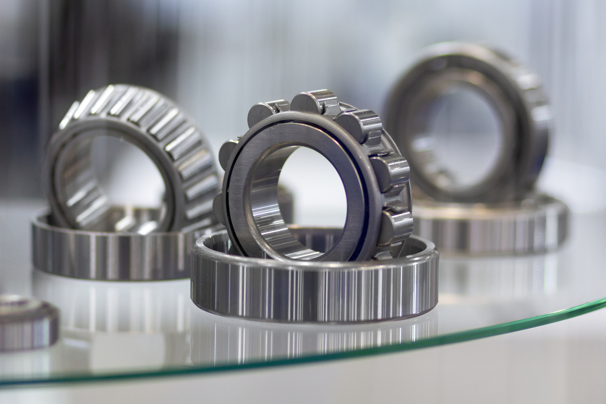 相对于双列圆锥滚子轴承双列圆柱轴承的优点