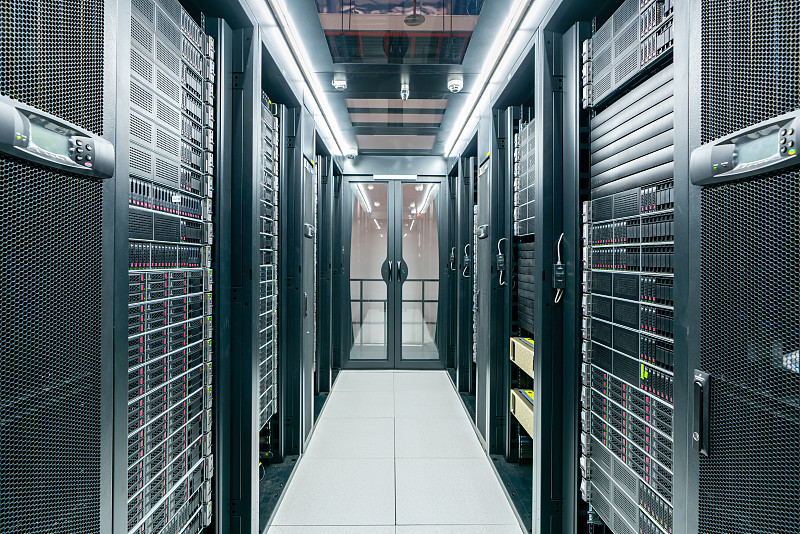 999千万亿TB 需要多少 900GB 服务器？