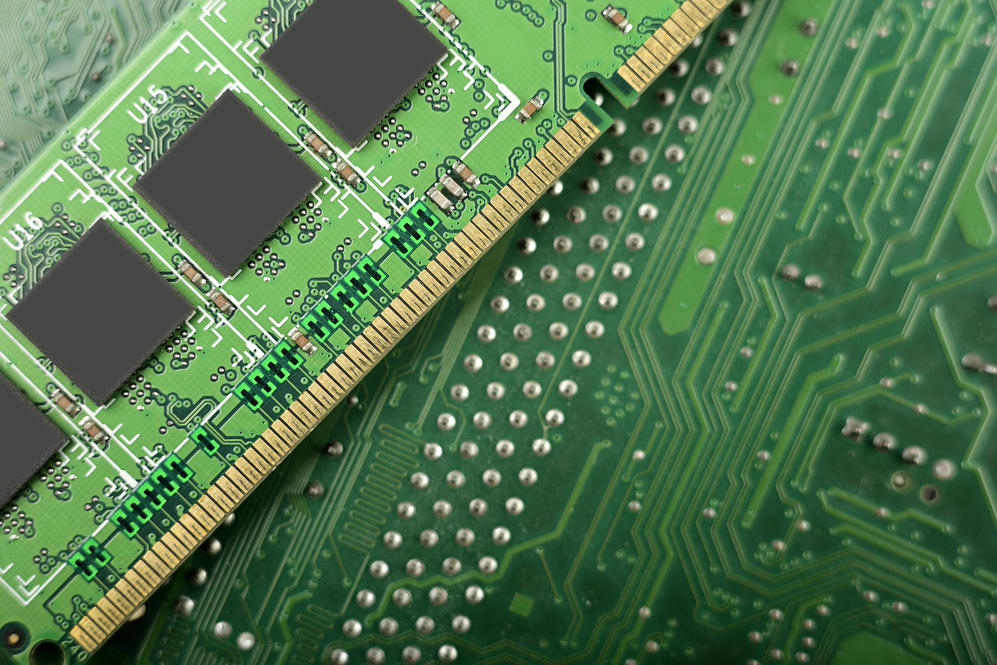 云南电子技工学校2022年招生专业：电子工程、通信工程、计算机等