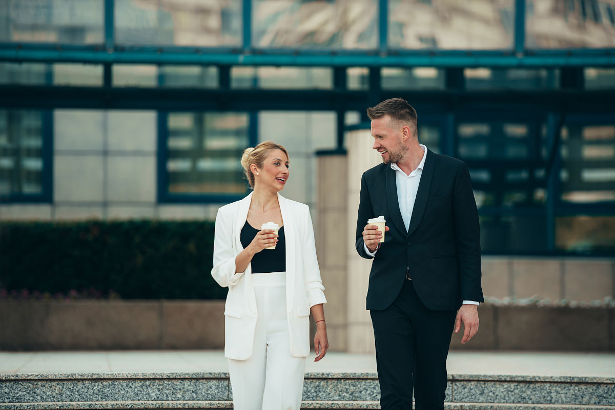 如何向女生提问：技巧与话题指南