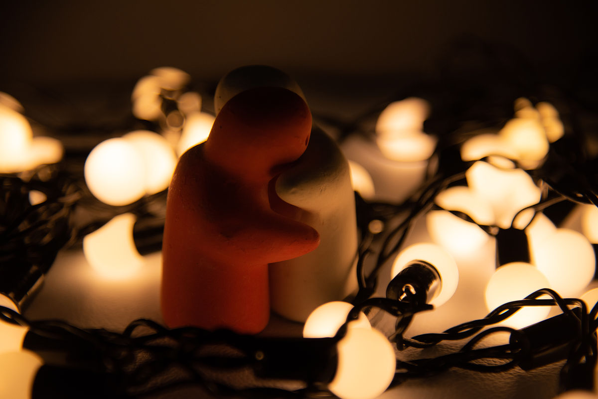 黑暗中的烛光：来自陌生人的温暖与希望