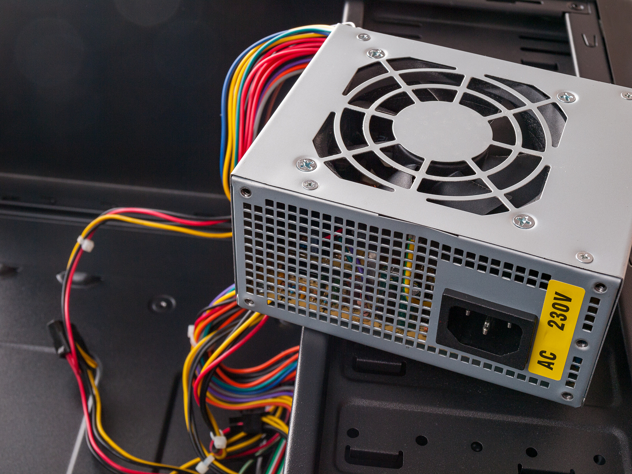 超狐gtx600六百瓦电源额定是多少瓦超狐gtx600六百瓦电源的额定功率是600瓦。超狐gtx600额定是多少瓦