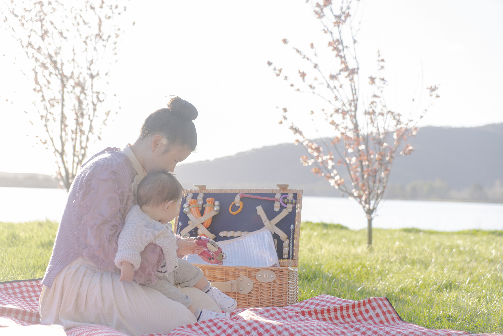 妈妈下班回家温馨日常：从开门到晚安，记录一家人的幸福瞬间