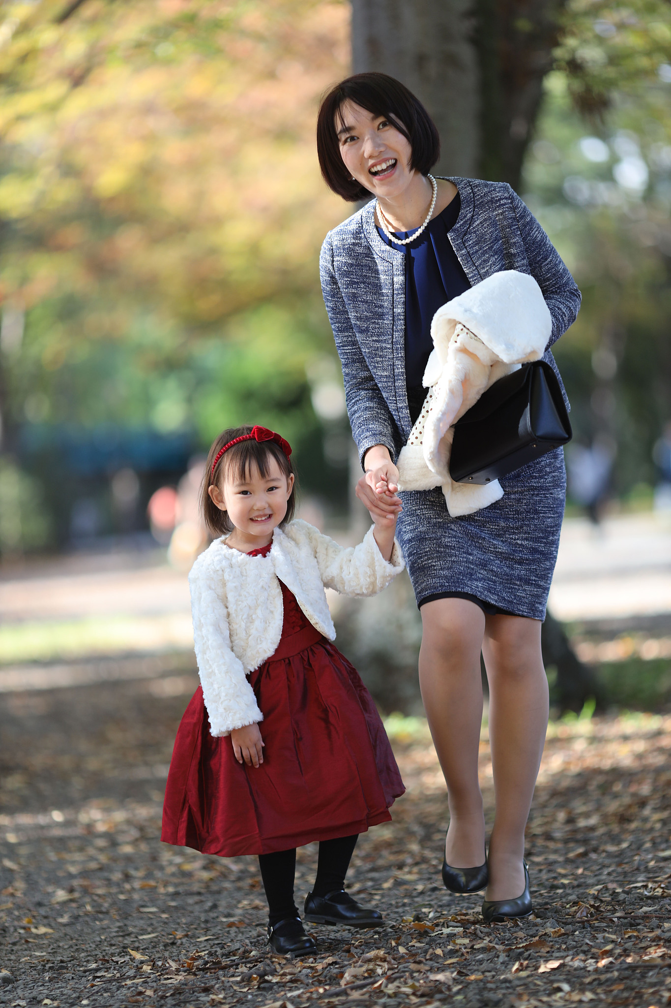 japanese mother walking  with her daughter at shichi go san cele