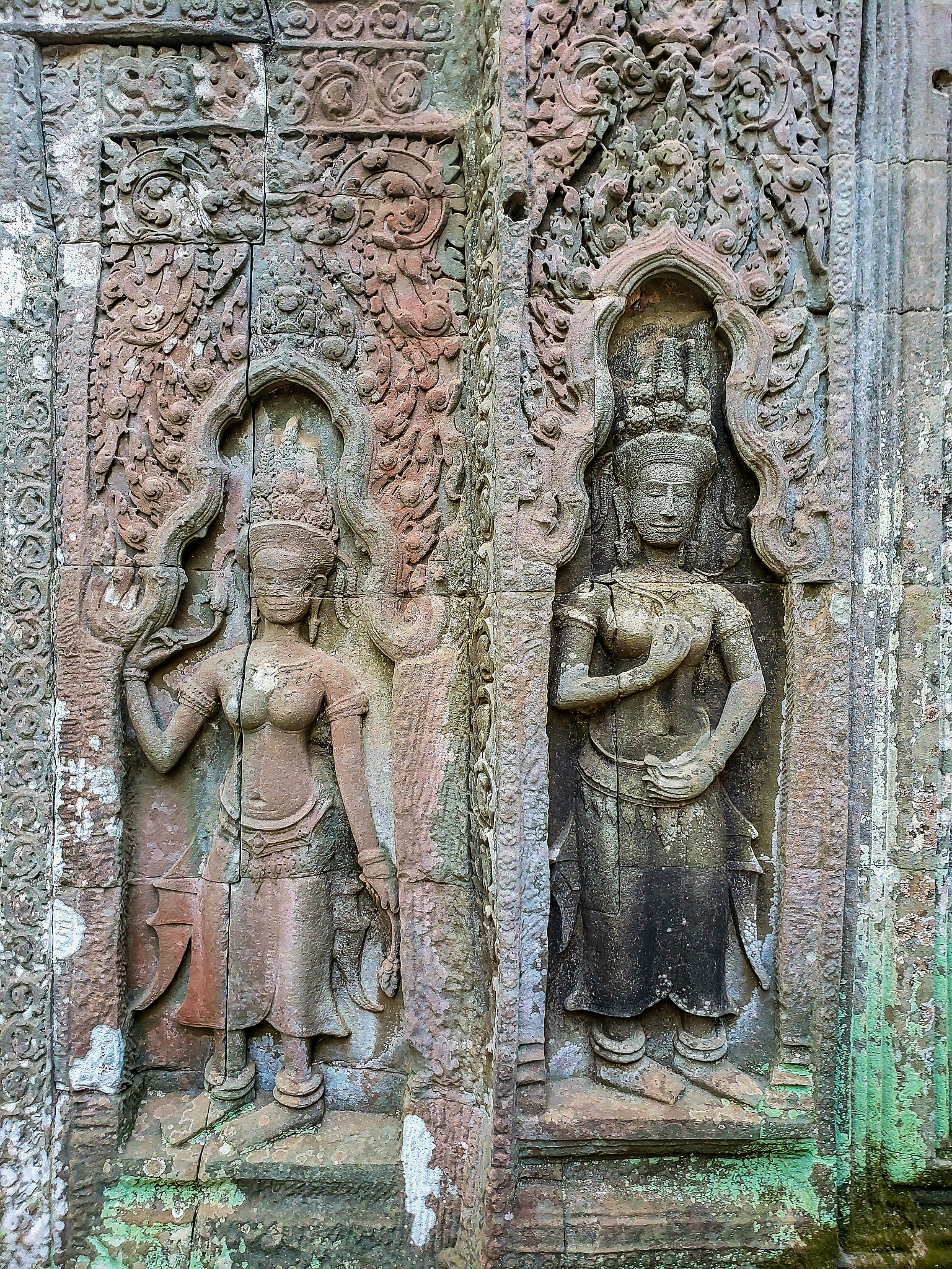 siem reap, cambodia, december 29, 2019: angkor wat temple figure