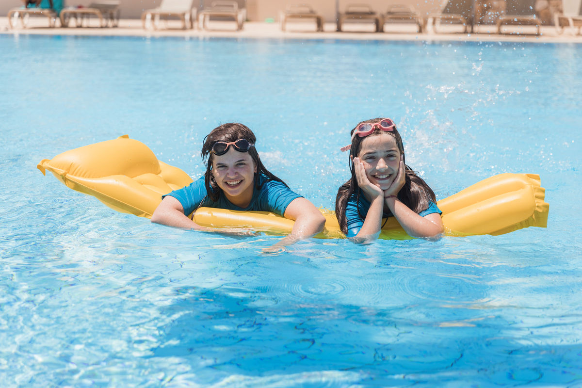 Kindergarten Swimming Class: A Fun & Educational Experience for Ivy
