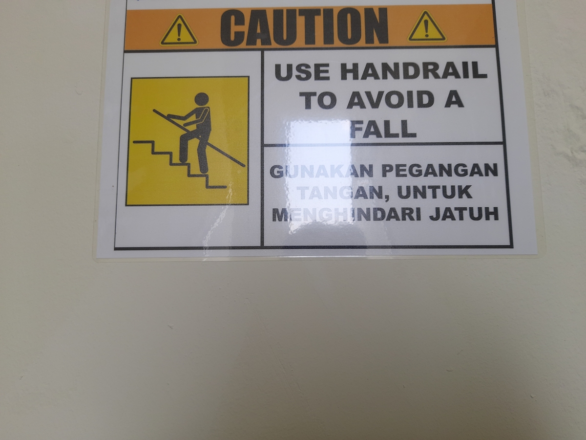 203仓库电梯曳引机漏油