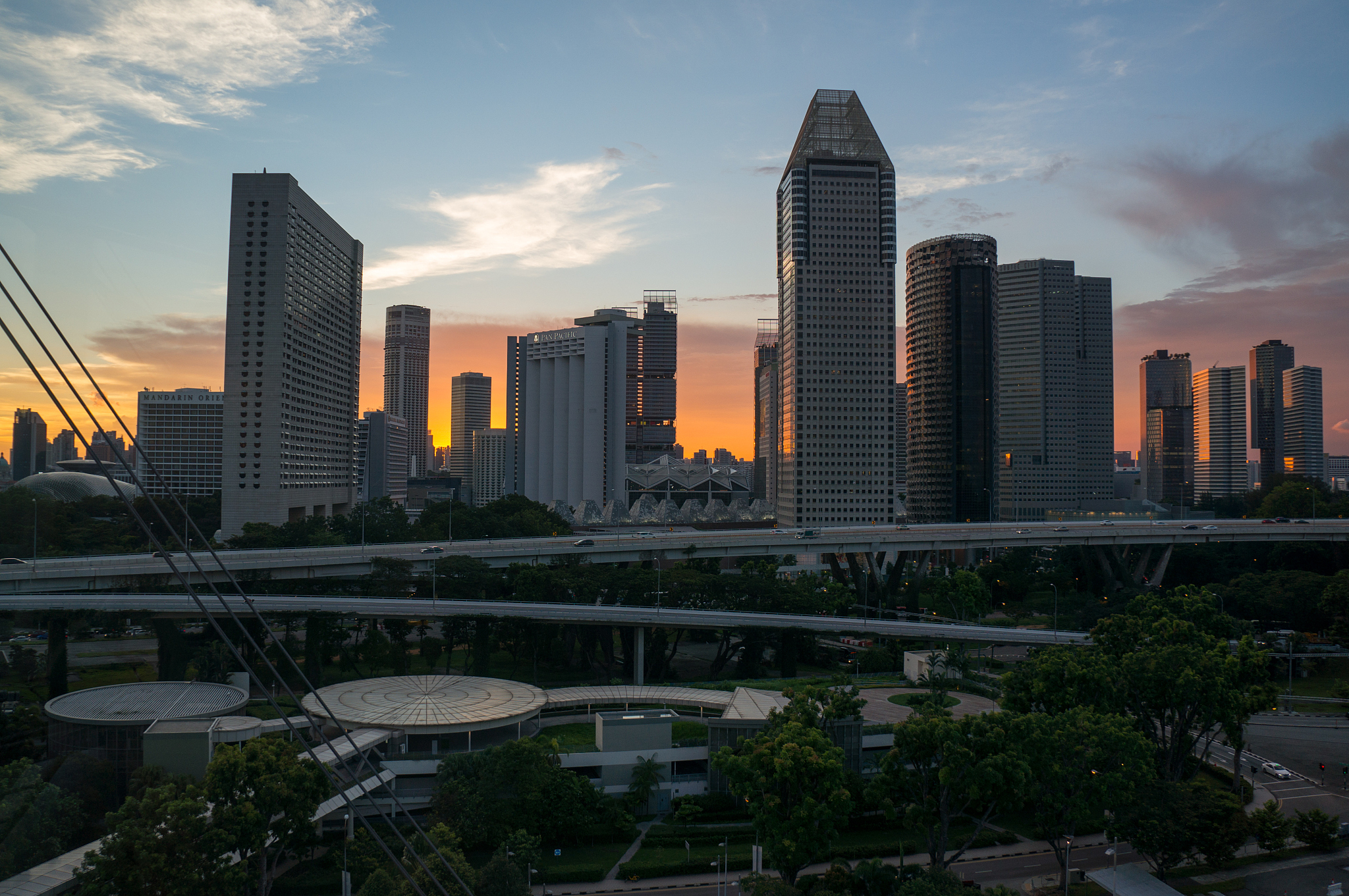 which one does singapore ues in official use, American English or British English?