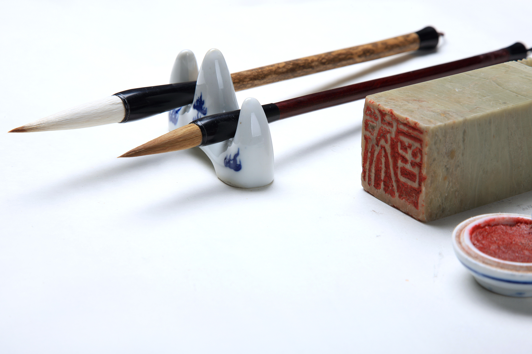 古代绘画工具：从毛笔到刻刀的艺术探索