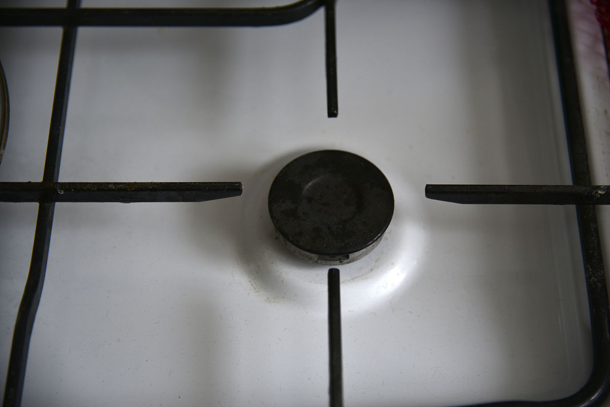 煤气灶上小圆盖装不上去什么原因