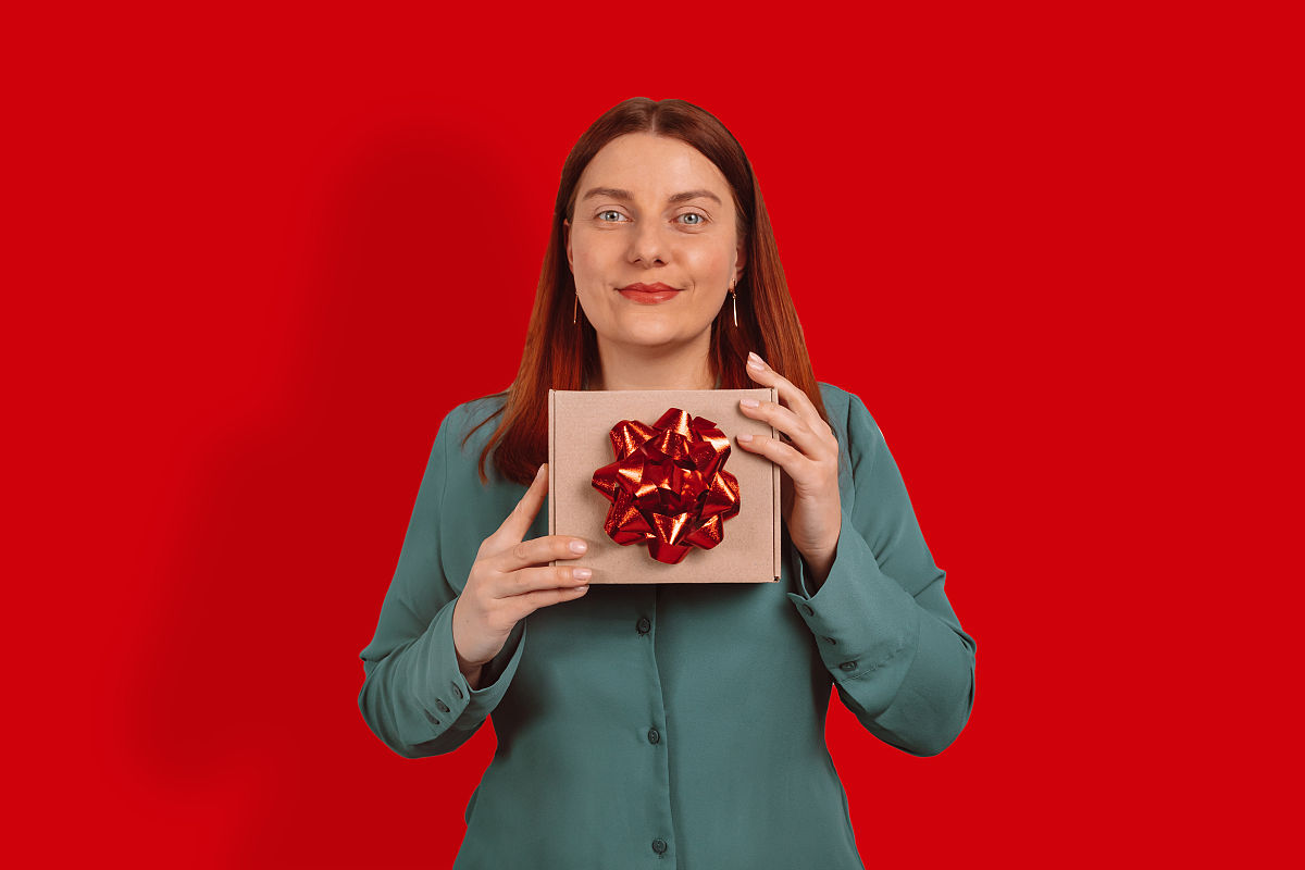 改写图像拷贝检测的主要目的是给定一幅查询图像从图像库中找出根据查询图像做了特定变换后的拷贝图像查询图像和拷贝图像中包含的内容一致区别仅在于是否施加了外在的图像拷贝变换图像拷贝检测中图像间相似性的粒度最小。它们之间的关系图如图6所示。