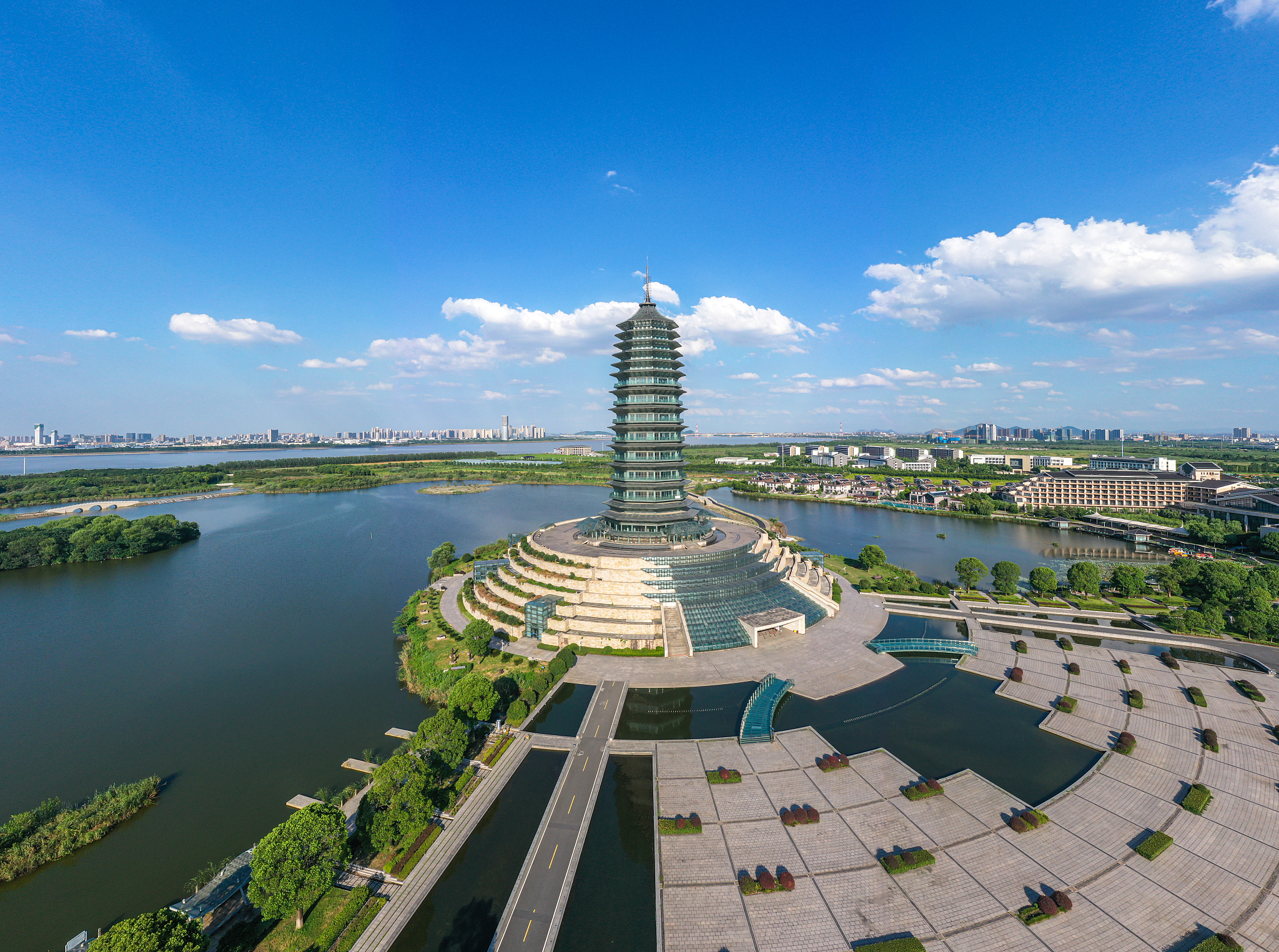 杭州城市天际线与地标塔建筑